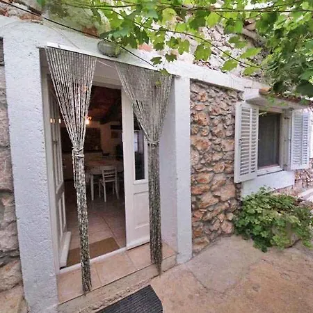 In 33230 Apartamento Veli Lošinj