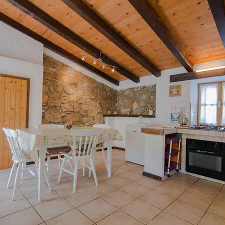 Appartamento In 33230 Lussingrande