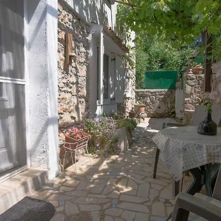 Appartamento In 33230 Lussingrande