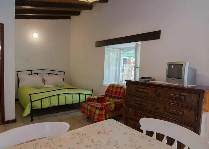In 33230 Apartman *